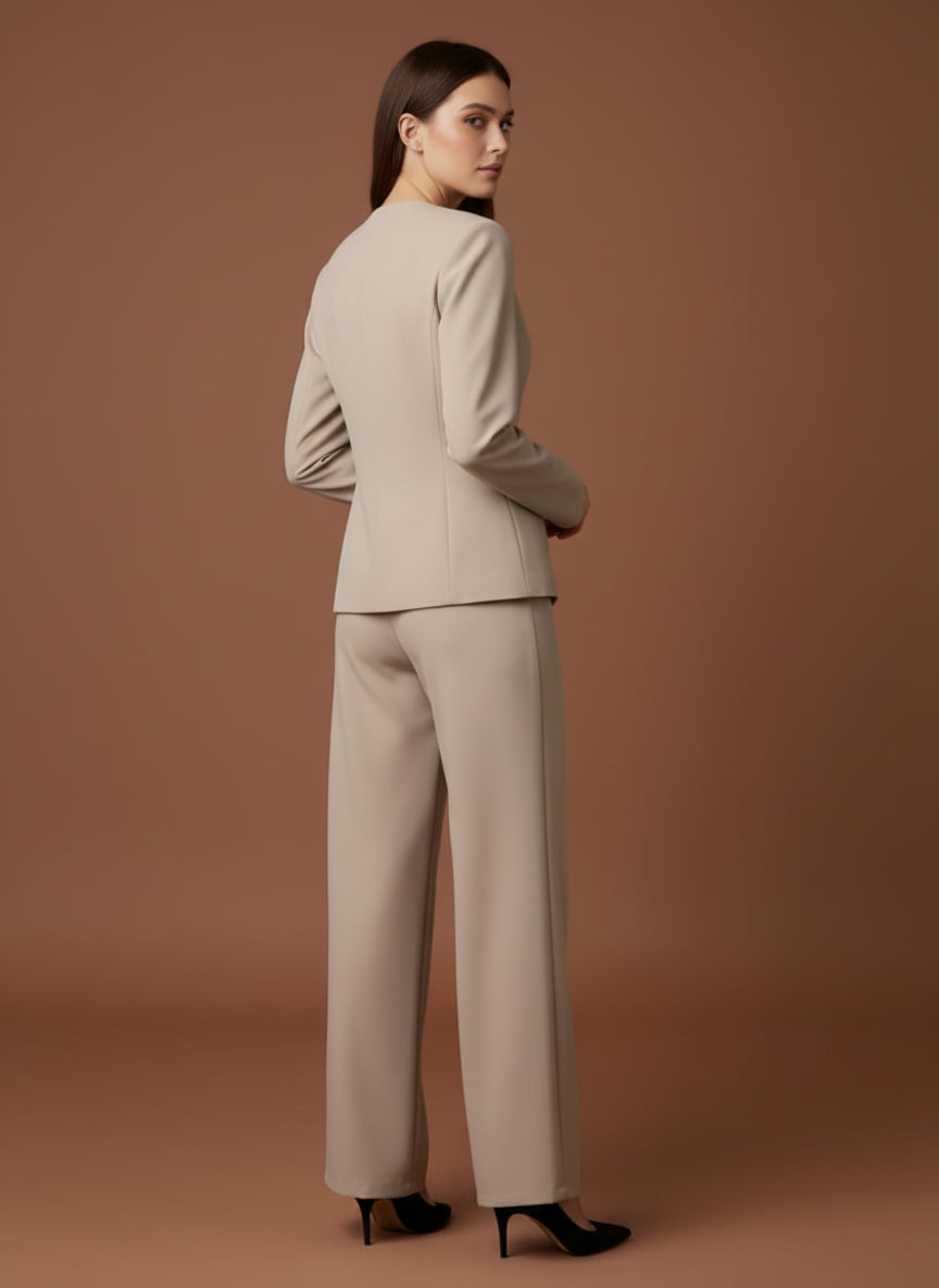 Conjunto de cuello redondo con pantalón