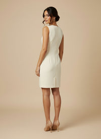 Vestido corto con abertura al frente