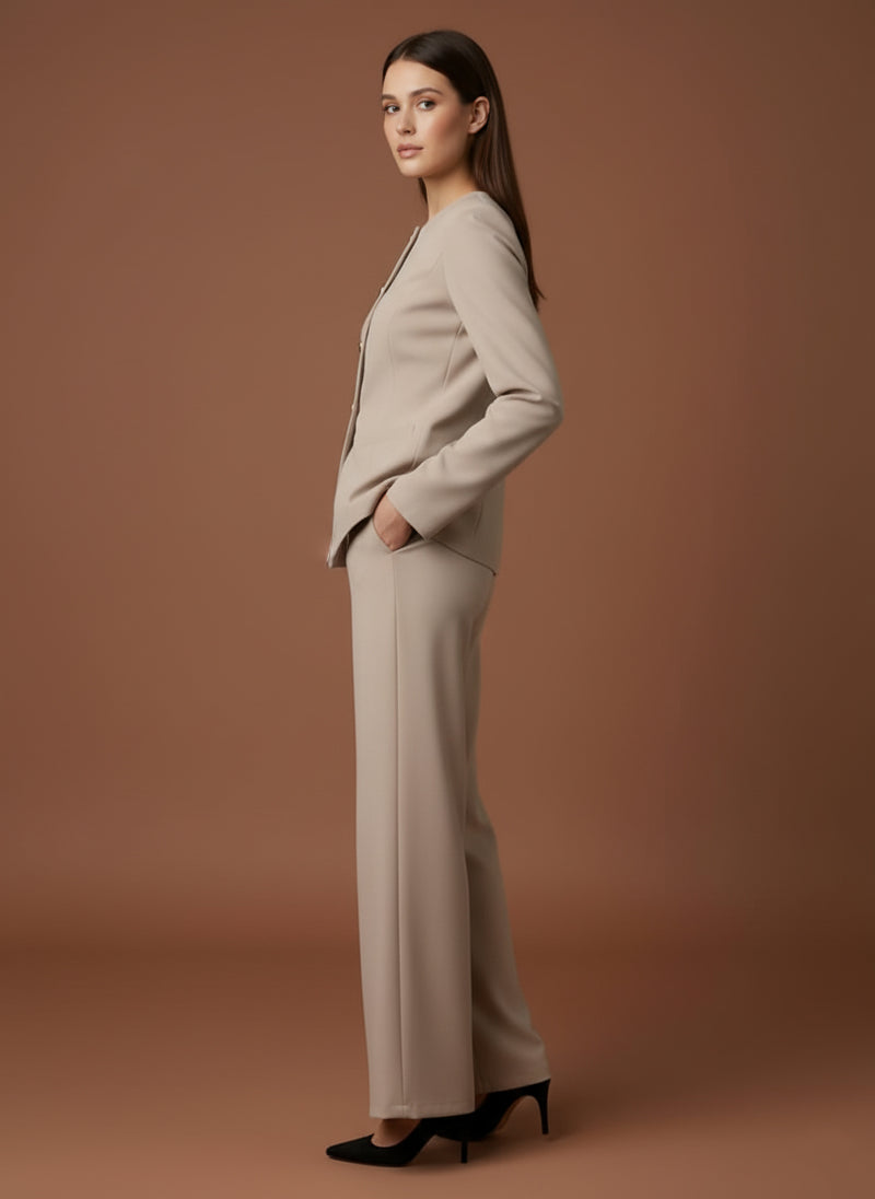 Conjunto de cuello redondo con pantalón