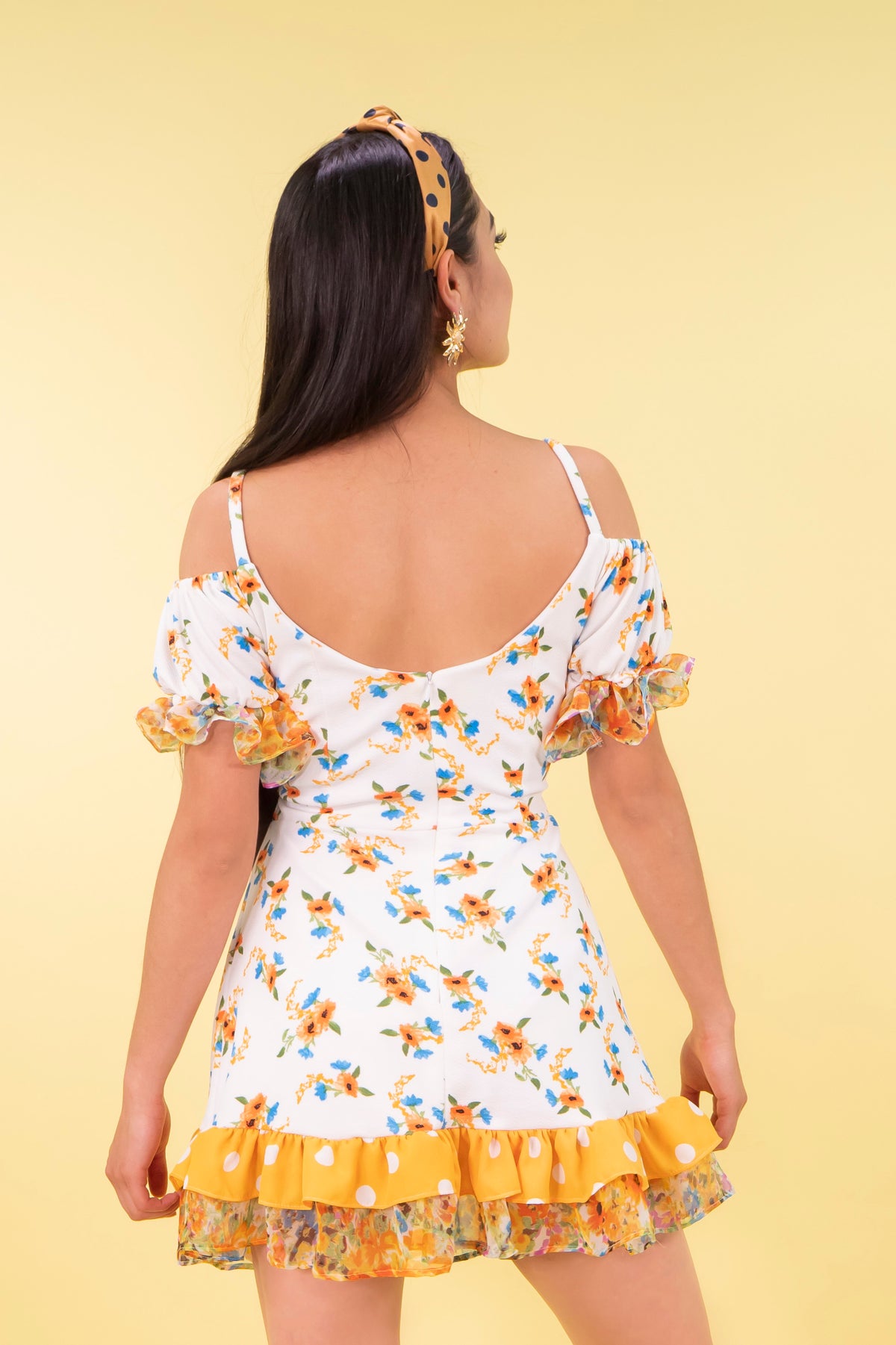 Vestido corto con olanes